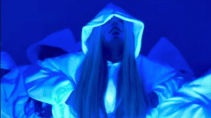 La cantante colombiana Karol G inauguró su gira mundial con la presentación de su nueva canción, «Matadora».